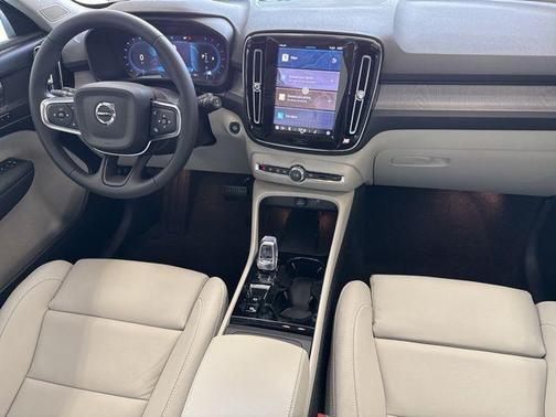 2025 Volvo XC40 B5 Plus Bright Theme