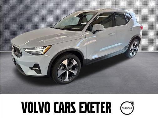 2025 Volvo XC40 B5 Plus Bright Theme