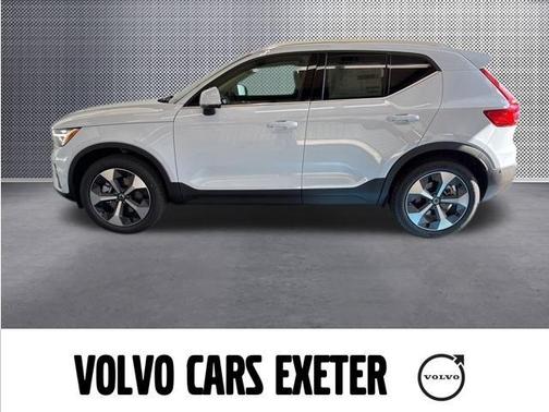 2025 Volvo XC40 B5 Plus Bright Theme