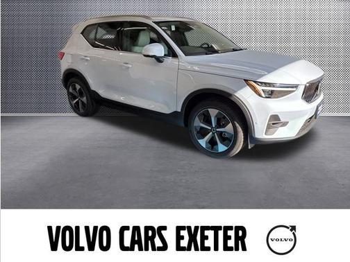 2025 Volvo XC40 B5 Plus Bright Theme