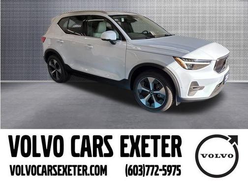 2025 Volvo XC40 B5 Plus Bright Theme