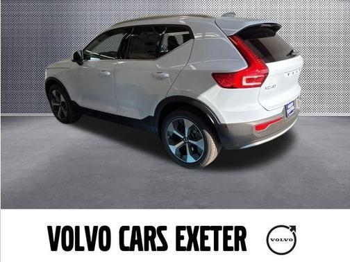2025 Volvo XC40 B5 Plus Bright Theme