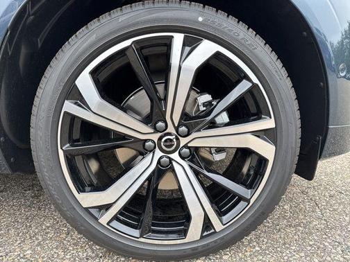 2025 Volvo XC60 B5 Ultra