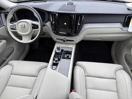 2025 Volvo XC60 B5 Ultra