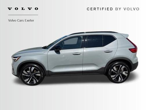 2025 Volvo XC40 B5 Plus Dark Theme