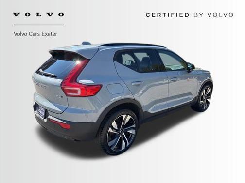 2025 Volvo XC40 B5 Plus Dark Theme