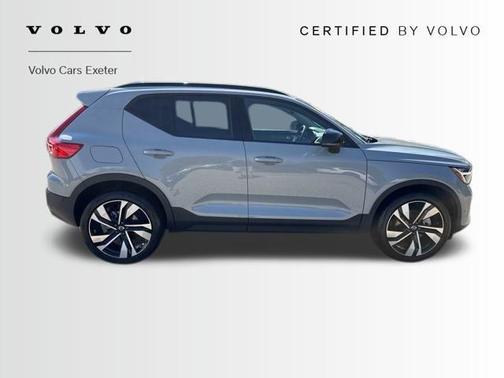 2025 Volvo XC40 B5 Plus Dark Theme