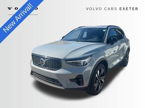 2025 Volvo XC40 B5 Plus Dark Theme
