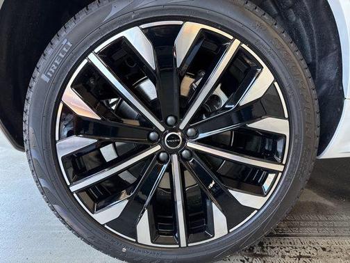 2025 Volvo XC90 Plug-In Hybrid T8 Ultra 7-Seater