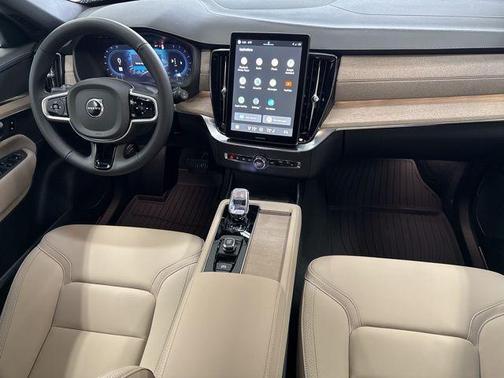 2025 Volvo XC90 B5 Core