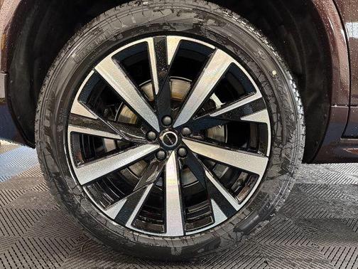 2025 Volvo XC90 B5 Core