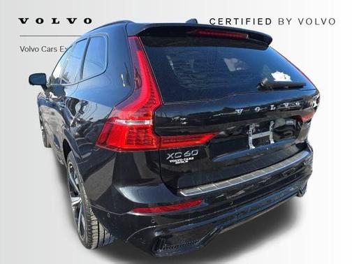 2024 Volvo XC60 B5 Ultimate Dark Theme