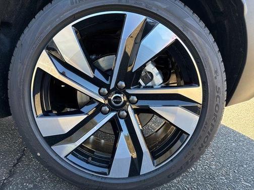 2026 Volvo XC40 B5 Ultra