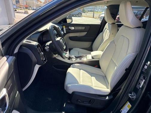 2026 Volvo XC40 B5 Ultra