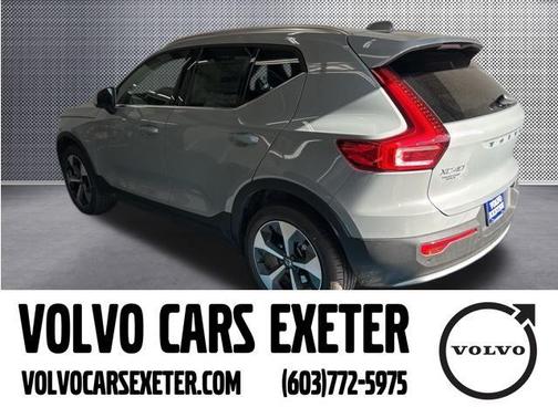 2025 Volvo XC40 B5 Core Bright Theme