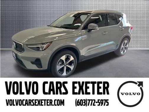 2025 Volvo XC40 B5 Core Bright Theme