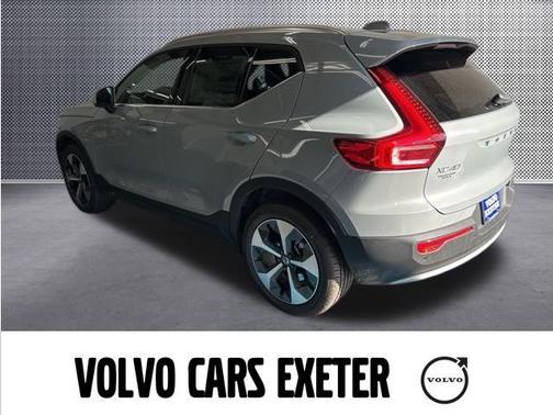 2025 Volvo XC40 B5 Core Bright Theme