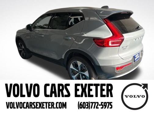 2025 Volvo XC40 B5 Core Bright Theme