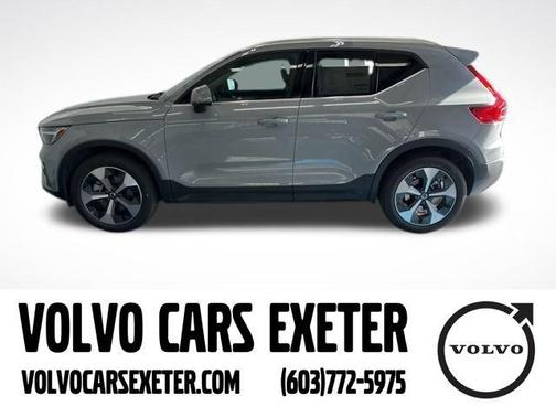 2025 Volvo XC40 B5 Core Bright Theme