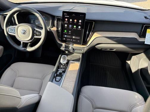2026 Volvo XC60 T8 PLUS