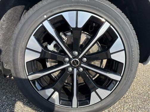 2026 Volvo XC60 T8 PLUS