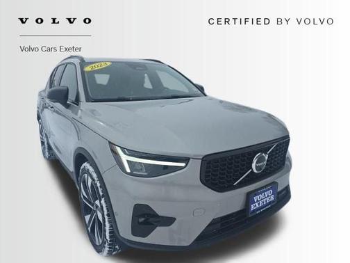 2023 Volvo XC40 B5 Plus Dark Theme