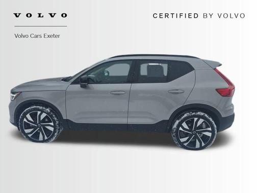 2023 Volvo XC40 B5 Plus Dark Theme