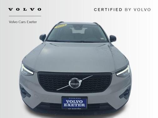 2023 Volvo XC40 B5 Plus Dark Theme