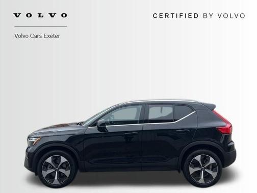 Onyx Black Metallic 2024 Volvo XC40 B5 Core