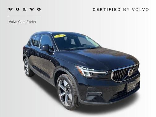 Onyx Black Metallic 2024 Volvo XC40 B5 Core