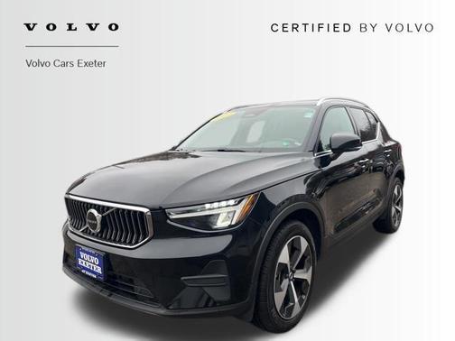 Onyx Black Metallic 2024 Volvo XC40 B5 Core