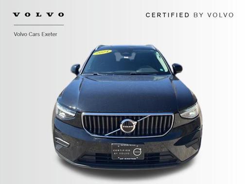 Onyx Black Metallic 2024 Volvo XC40 B5 Core