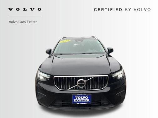 Onyx Black Metallic 2024 Volvo XC40 B5 Core