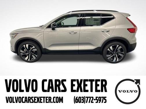 2025 Volvo XC40 B5 Ultra Dark Theme