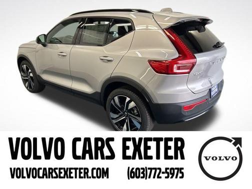 2025 Volvo XC40 B5 Ultra Dark Theme