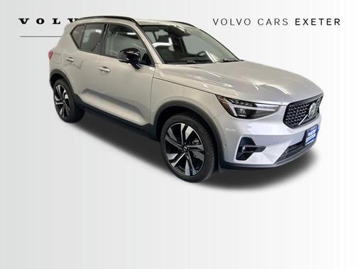 2025 Volvo XC40 B5 Ultra Dark Theme