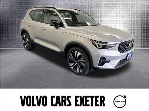 2025 Volvo XC40 B5 Ultra Dark Theme