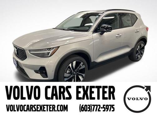 2025 Volvo XC40 B5 Ultra Dark Theme