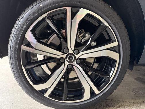 2025 Volvo XC60 Plug-In Hybrid T8 Ultra