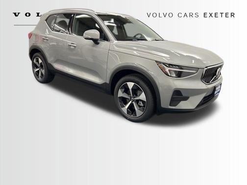 2025 Volvo XC40 B5 Core Bright Theme