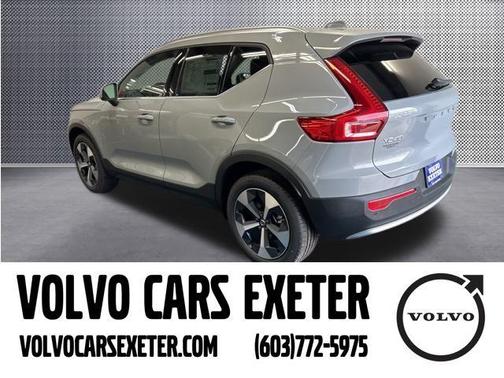 2025 Volvo XC40 B5 Core Bright Theme