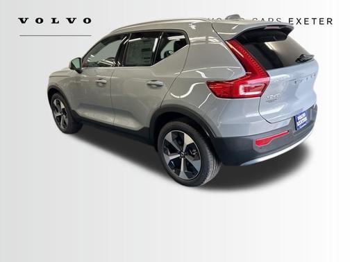 2025 Volvo XC40 B5 Core Bright Theme