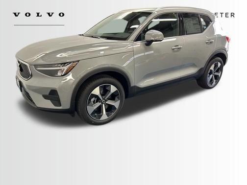 2025 Volvo XC40 B5 Core Bright Theme