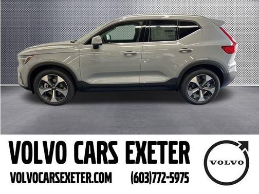 2025 Volvo XC40 B5 Core Bright Theme