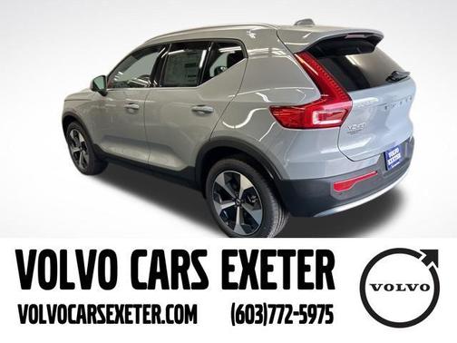 2025 Volvo XC40 B5 Core Bright Theme