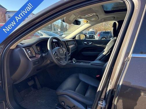 2023 Volvo XC60 B5 Plus Bright Theme