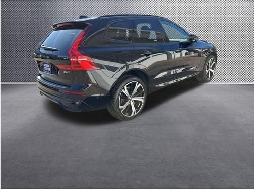 2023 Volvo XC60 B6 Ultimate Dark Theme