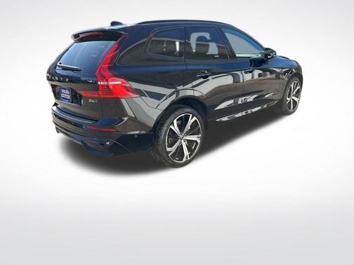 2023 Volvo XC60 B6 Ultimate Dark Theme