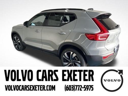 2025 Volvo XC40 B5 Plus Dark Theme
