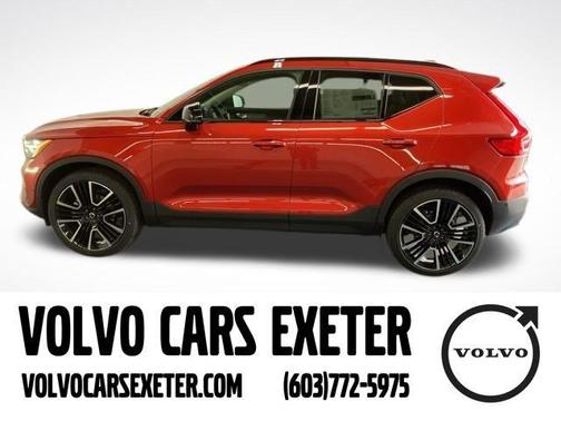 2025 Volvo XC40 B5 Ultra Dark Theme